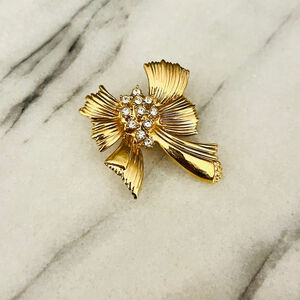 Vintage Roman Ribbon‎ Bow Brooch Signed Clear Pave Rhinestones Gold Tone
